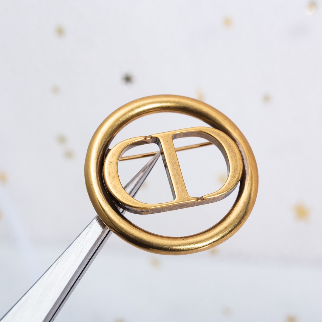 DIOR一比一logo高端胸針奢侈品支持批發零售