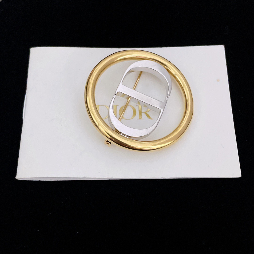 金圈銀DIOR高仿胸針春夏新品專櫃同步